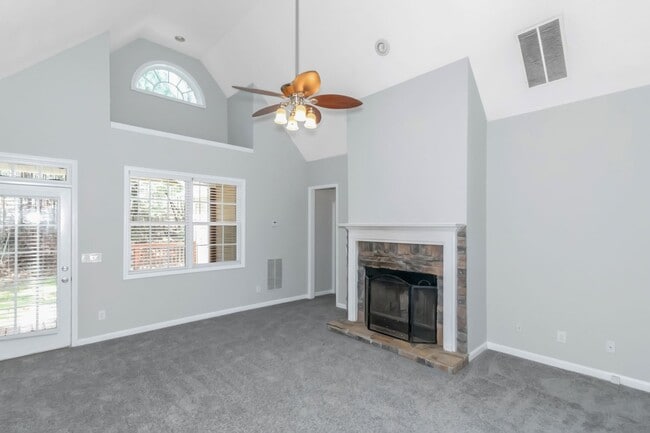 Building Photo - 8103 S Pine Cone Dr