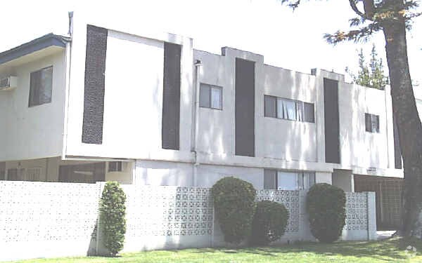 Building Photo - 12111 Califa St