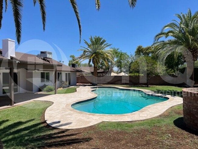 Foto del edificio - 2439 E Mercer Ln