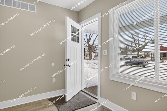 Foto del edificio - Brand New 4-Bedroom Home with Enormous Vaulted Primary Suite