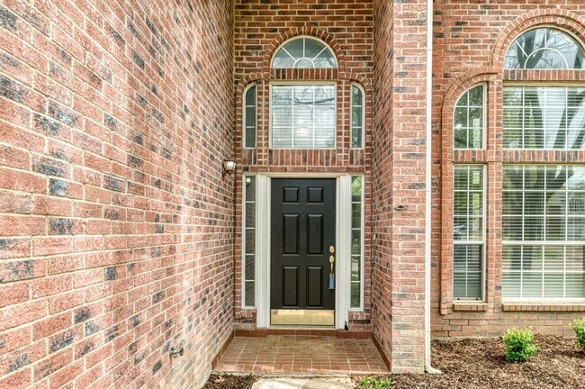 Photo - ** Hunters Gate** House