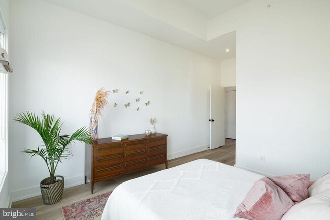 Building Photo - 5013 Springfield Ave