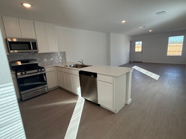 Foto del edificio - 5720 Mangas Cir