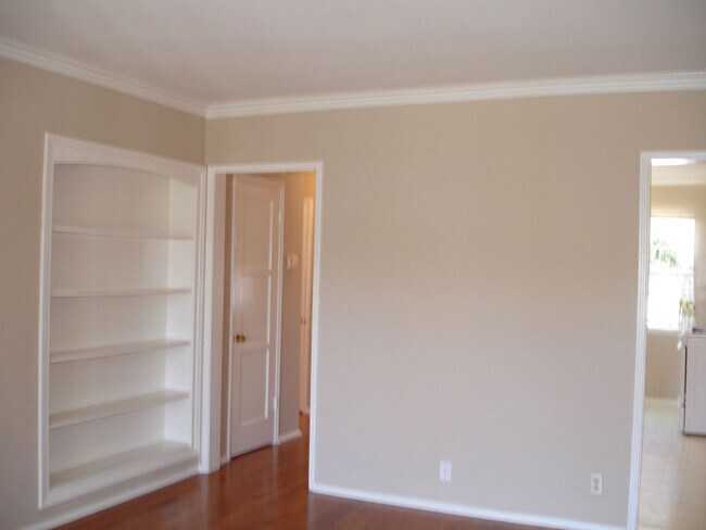 Building Photo - 1503 W Alameda Ave