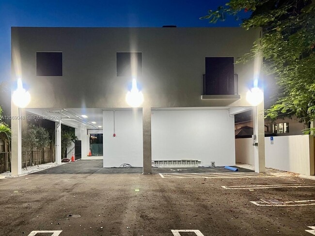 Building Photo - 1860 NW 19th St
