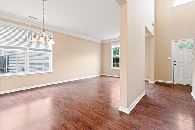 Foto del edificio - Spacious 4BR Home Near Brier Creek