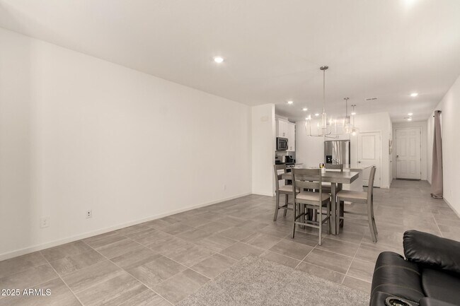 Foto del edificio - 3022 Hayden Rose Ave