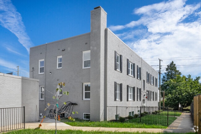 324 61st St NE - 324 61st St Apartments