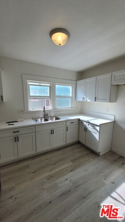 Building Photo - 712 W 46TH St