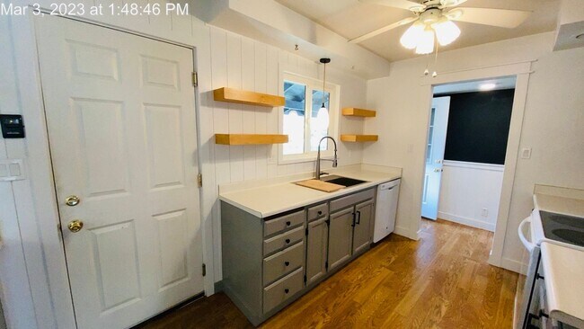 Building Photo - 2329 Moraine Cir