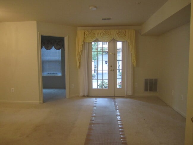 Building Photo - VERY WELL MAINTAINED CONDO