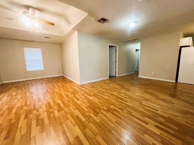 Building Photo - 5008 Drexel Ave