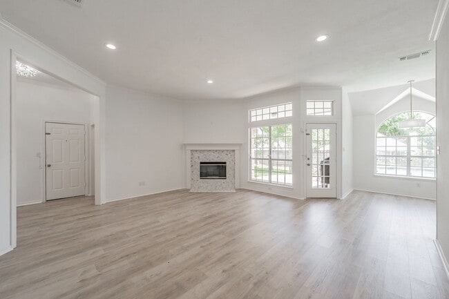 Foto del edificio - Stunning Home With Pool In North Richland ...