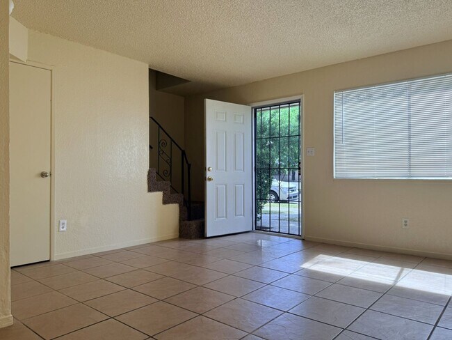 Foto del edificio - 2597-2597 Glen Ave
