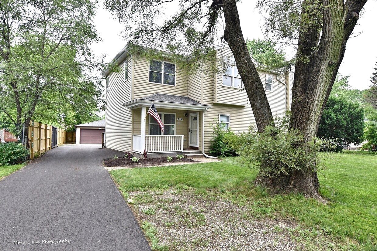 Primary Photo - 30W174 Bruce Ln