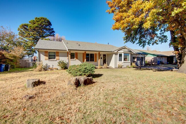 Building Photo - Gorgeous, updated home, turn-key and ready...