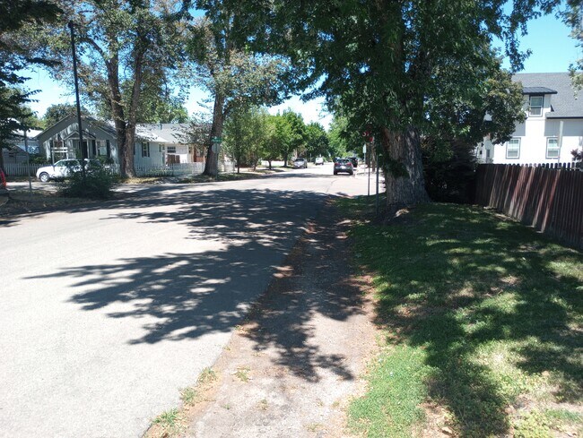 calle - 1506 S Denver Ave