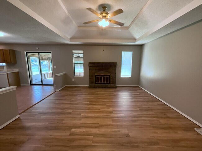 Building Photo - LEASING