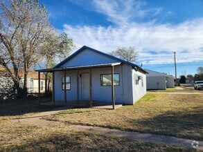 Building Photo - 900 E Danube St