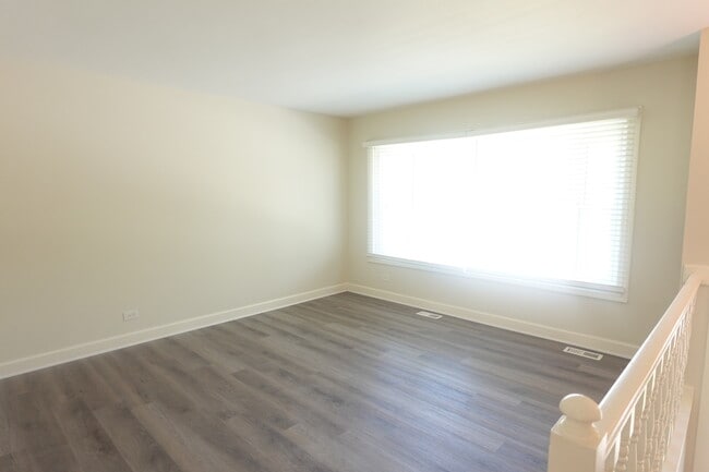 Building Photo - 364 S Waverly Ct