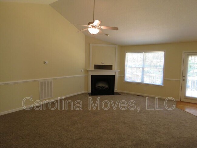 Foto del edificio - 22 Cunningham Cir