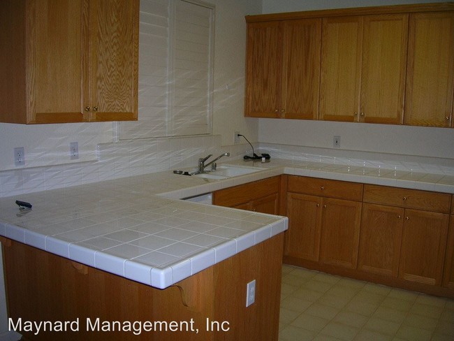 Building Photo - 3 br, 2 bath House - 1019 Fairway Dr.