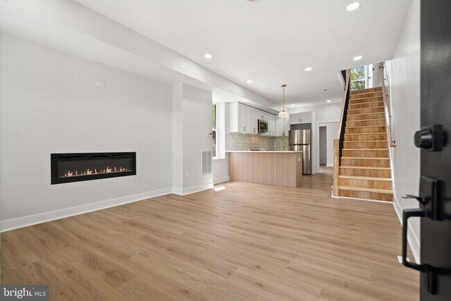 Building Photo - 711 McCabe Ave