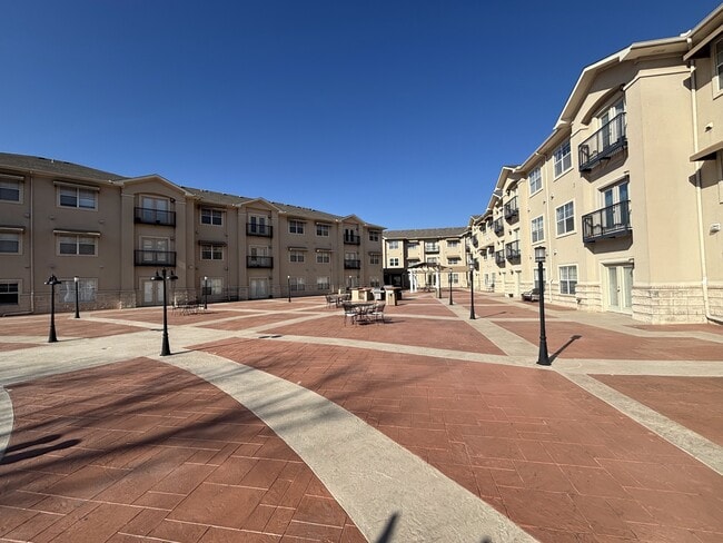 Building Photo - 3102 Kings Rd