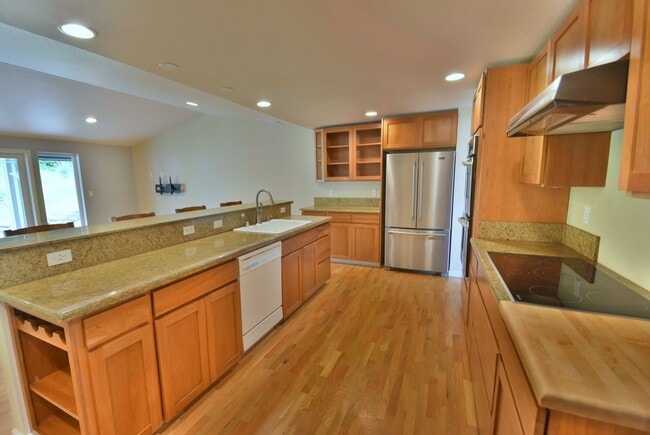 Building Photo - 3bd/2ba Lake Forest Park Home