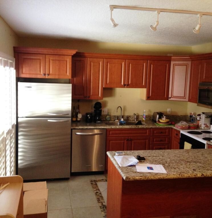 Building Photo - 3240  Meridian Way D