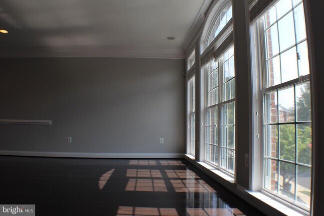 Foto del edificio - 4187 Lower Park Dr