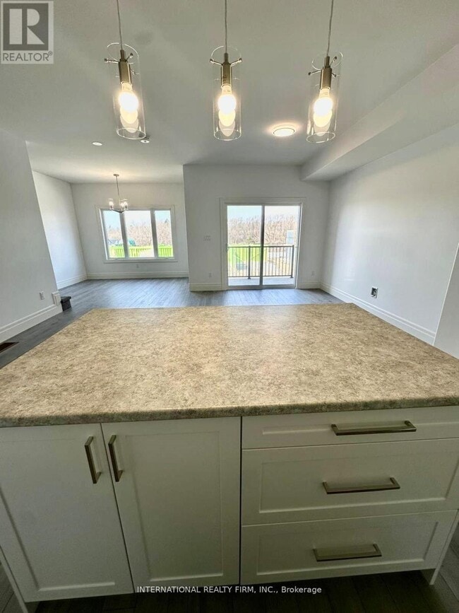 Building Photo - 40 Evans St