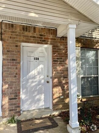 Building Photo - 107 S Maple St