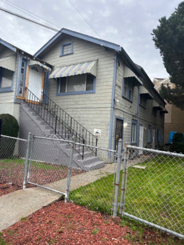Building Photo - 3242 Linden St