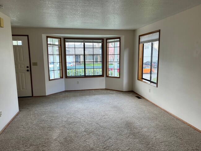 Building Photo - 7050 SW 174th Ave