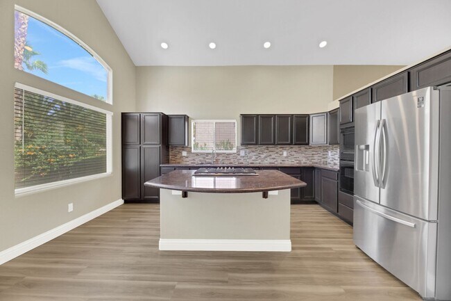 Building Photo - Gorgeous Green Valley Home with a pool!
