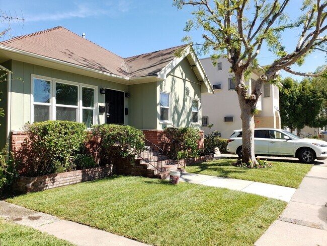 Building Photo - 2654 Magnolia Ave