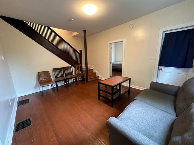 Building Photo - 405-409 S Aurora Street