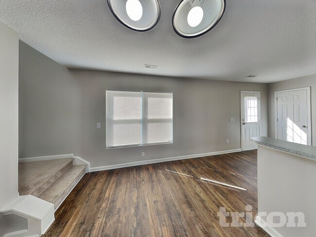 Foto del edificio - 1624 Long Paw Ln