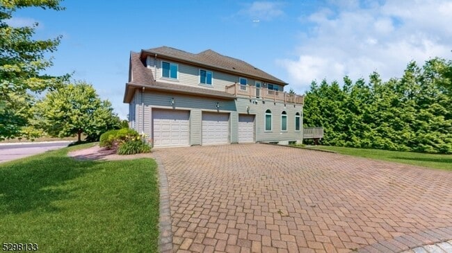 Building Photo - 1 White Oak Ct