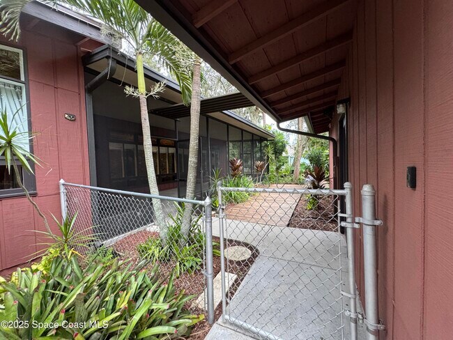 Foto del edificio - 6795 Bright Ave