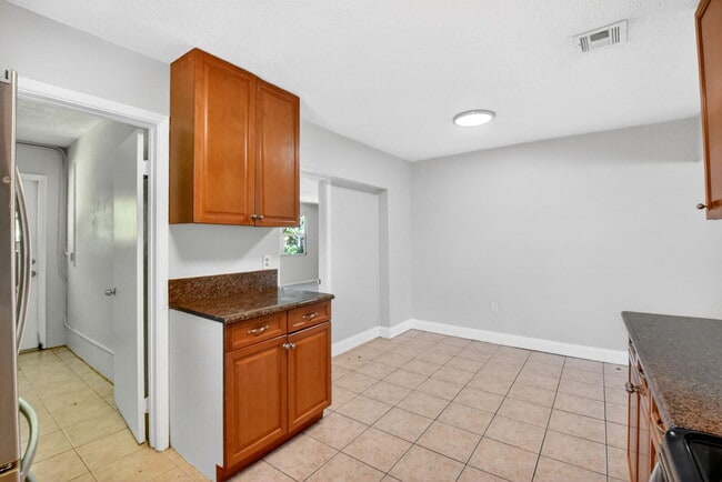 Building Photo - 775 Snead Cir