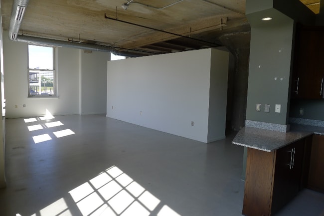 Building Photo - 41 Burroughs St