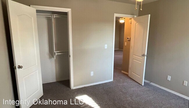 Building Photo - 3 br, 2 bath House - 602 W. Shadow Ridge Way