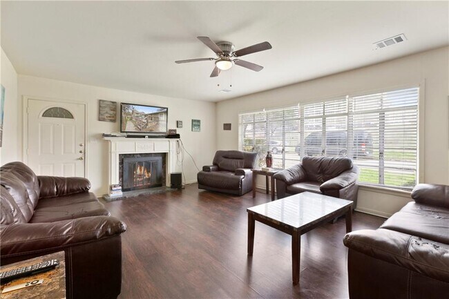 Foto del edificio - 918 Keith Ln