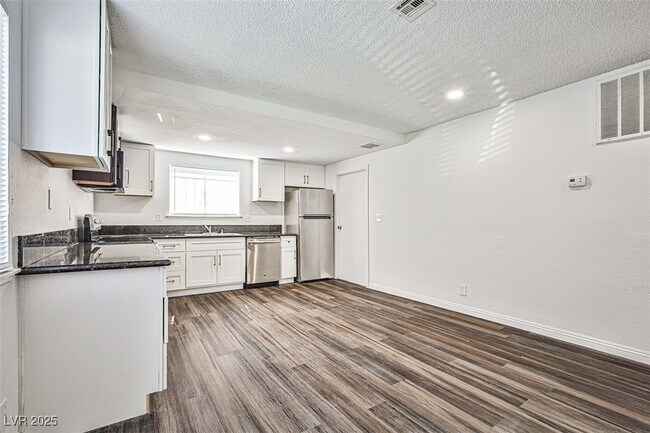 Foto del edificio - 4718 Elk Springs Ave