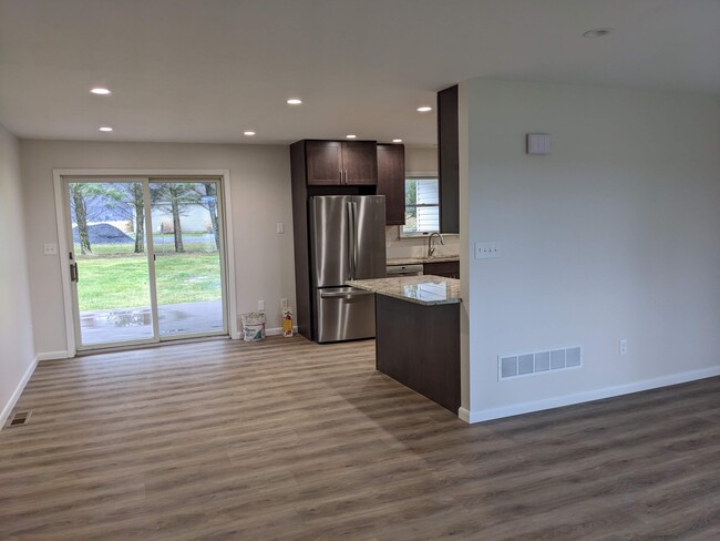 Dining Area - 3626 W Whitehall Rd