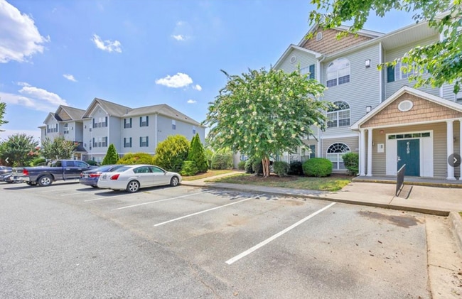 Foto del edificio - 6109 Hedgecock Cir