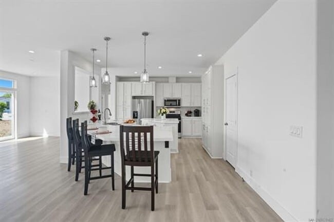 Building Photo - Great family home in rural setting.