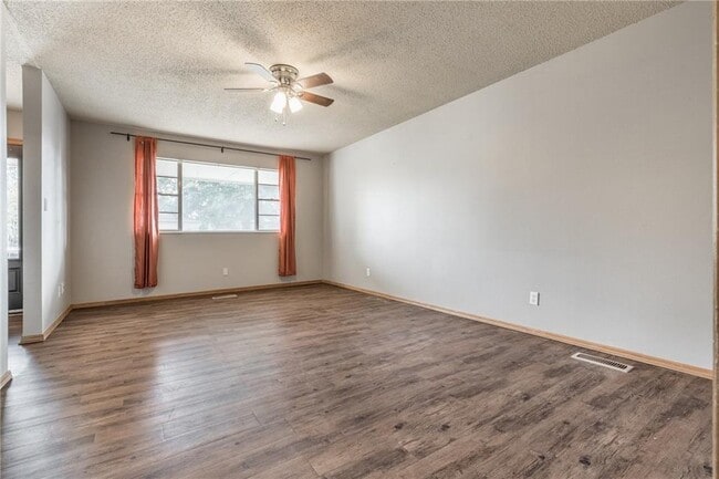 Building Photo - 12 Shirley Ln